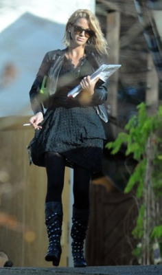 Sarah_Harding_spotted_leaving_her_mother_s_home_07_12_11_28629.jpg