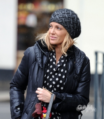 Sarah_Harding_walking_her_dog_in_Primrose_19_12_11_281029.jpg