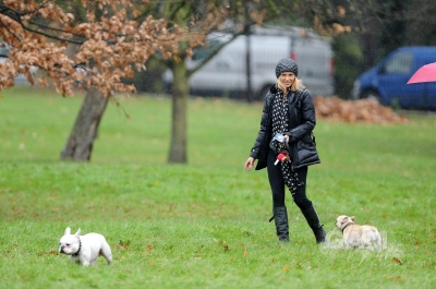 Sarah_Harding_walking_her_dog_in_Primrose_19_12_11_282629.jpg