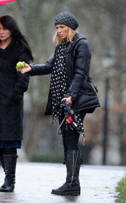 Sarah_Harding_walking_her_dog_in_Primrose_19_12_11_283629.jpg