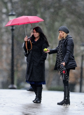 Sarah_Harding_walking_her_dog_in_Primrose_19_12_11_283729.jpg
