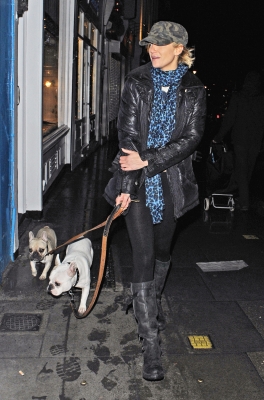Sarah_Harding_walking_her_dogs_in_London_20_12_11_28529.jpg