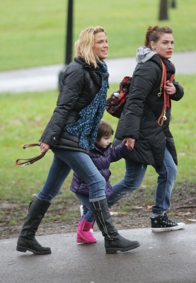 Sarah_Harding_walking_her_dogs_in_Primrose_21_12_11_281129.JPG