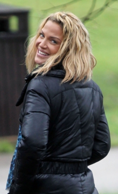 Sarah_Harding_walking_her_dogs_in_Primrose_21_12_11_28129.jpg