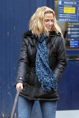 Sarah_Harding_walking_her_dogs_in_Primrose_21_12_11_281529.JPG