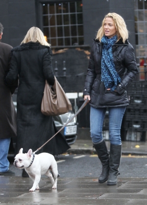 Sarah_Harding_walking_her_dogs_in_Primrose_21_12_11_281729.JPG