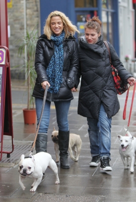 Sarah_Harding_walking_her_dogs_in_Primrose_21_12_11_281929.JPG