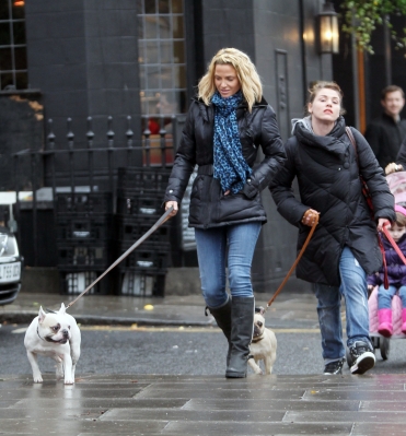 Sarah_Harding_walking_her_dogs_in_Primrose_21_12_11_282029.JPG