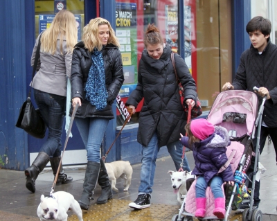 Sarah_Harding_walking_her_dogs_in_Primrose_21_12_11_282229.JPG