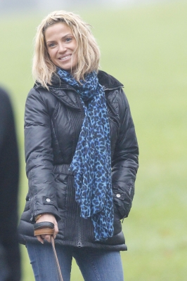 Sarah_Harding_walking_her_dogs_in_Primrose_21_12_11_282629.jpg