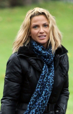 Sarah_Harding_walking_her_dogs_in_Primrose_21_12_11_28329.jpg