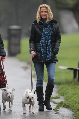 Sarah_Harding_walking_her_dogs_in_Primrose_21_12_11_283629.jpg