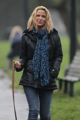 Sarah_Harding_walking_her_dogs_in_Primrose_21_12_11_283729.jpg