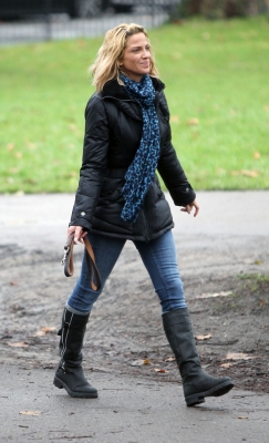 Sarah_Harding_walking_her_dogs_in_Primrose_21_12_11_28629.JPG