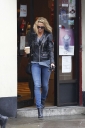 Sarah_nips_out_to_grab_a_coffee_in_Primrose_Hill_21_12_11_281129.JPG
