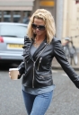 Sarah_nips_out_to_grab_a_coffee_in_Primrose_Hill_21_12_11_282229.JPG