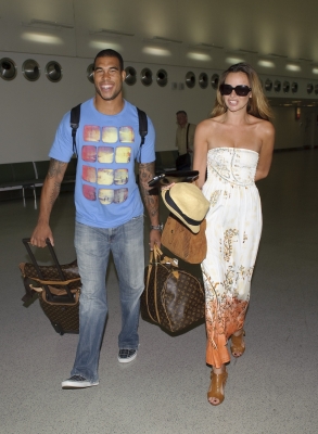 Nadine_and_her_boyfriend_arrive_at_Heathrow_Airport_14_09_10_28929.jpg