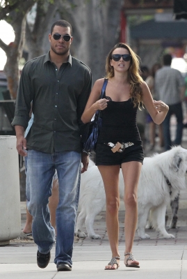 Nadine_Coyle_and_her_fiancee_Jason_Bell_for_a_lunch_5_10_10_281129.jpg