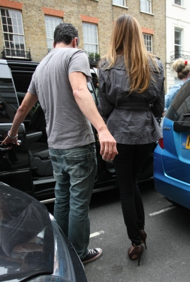 Nadine_Coyle_at_celeb_hairdressers_John_Freda_20_08_10_2810429.jpg