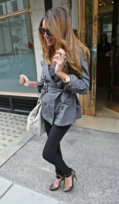 Nadine_Coyle_at_celeb_hairdressers_John_Freda_20_08_10_28329.jpg