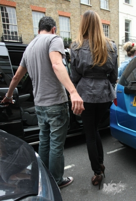 Nadine_Coyle_at_celeb_hairdressers_John_Freda_20_08_10_286829.jpg