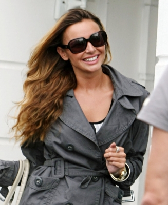 Nadine_Coyle_at_celeb_hairdressers_John_Freda_20_08_10_289429.jpg