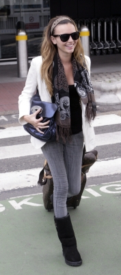 Nadine_Coyle_at_Heathrow_airport_18_10_10_28329.jpg