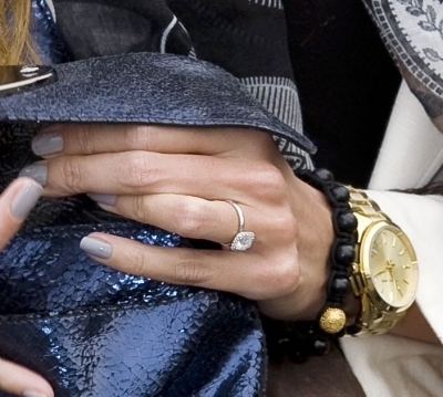 Nadine_Coyle_at_Heathrow_airport_18_10_10_28929.jpg