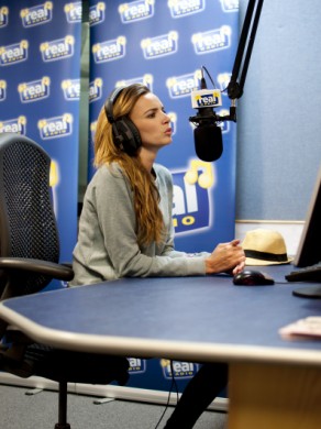 Nadine_Coyle_at_Real_Radio_studios_16_09_10_28629.jpg