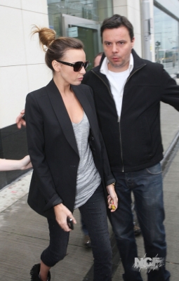 Nadine_Coyle_at_the_104_FM_Radio_in_Dublin_05_11_10_281329.jpg