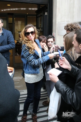 Nadine_Coyle_greeting_fans_at_Radio_1_studios_30_10_10_283829.jpg