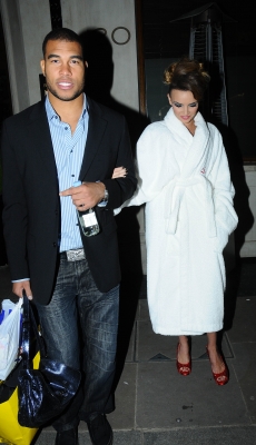 Nadine_Coyle_heads_to_her_hotel_in_London_4_11_10_281829.jpg