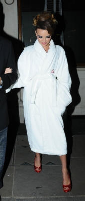 Nadine_Coyle_heads_to_her_hotel_in_London_4_11_10_28429.jpg