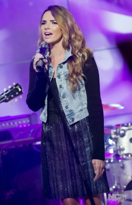 Nadine_Coyle_interview_performance_at_Daybreak_03_11_10_281729.jpg