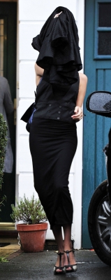 Nadine_Coyle_leaving_a_friend_house_in_North_London_26_10_10_28629.jpg