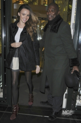 Nadine_Coyle_leaving_the_Ivy_club_06_12_10_28729.jpg
