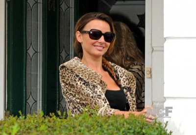 Nadine_leaving_her_house_and_heading_to_an_office_26_08_10_282029.jpg
