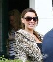 Nadine_leaving_her_house_and_heading_to_an_office_26_08_10_28429.jpg