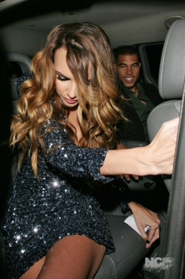 Nadine_leaving_Koko_after_performing_The_Chart_Show_1_11_10_2810629.jpg