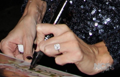 Nadine_leaving_Koko_after_performing_The_Chart_Show_1_11_10_285929.jpg