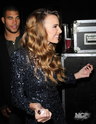 Nadine_leaving_Koko_after_performing_The_Chart_Show_1_11_10_286429.jpg
