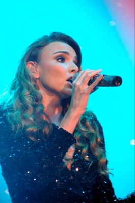Nadine_performs_at_MetroRadio_LIVE_20102C_Newcastle_30_11_10_282629.jpg