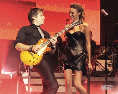 Nadine_plays_live_at_the_Excel_at_the_Tesco_2010_3_11_10_281029.jpg