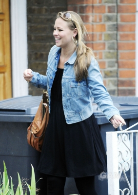 Kimberley_and_Justin_Scott_out_for_lunch_at_Prezzo_25_07_10_281429.jpg