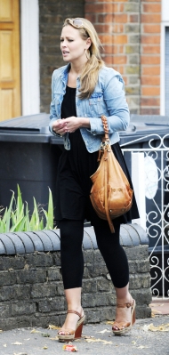Kimberley_and_Justin_Scott_out_for_lunch_at_Prezzo_25_07_10_281629.jpg