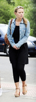 Kimberley_and_Justin_Scott_out_for_lunch_at_Prezzo_25_07_10_281729.jpg