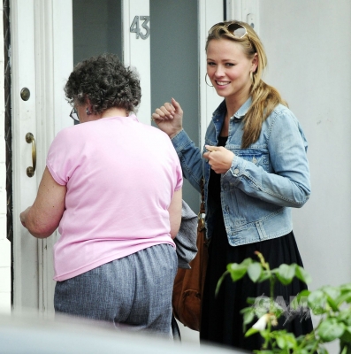 Kimberley_and_Justin_Scott_out_for_lunch_at_Prezzo_25_07_10_282429.jpg