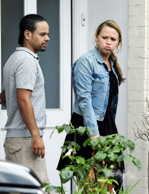 Kimberley_and_Justin_Scott_out_for_lunch_at_Prezzo_25_07_10_28929.jpg