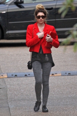 Nicola_arriving_at_her_managements_office_in_London_23_03_12_281429.JPG