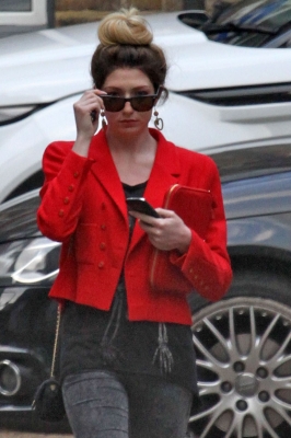 Nicola_arriving_at_her_managements_office_in_London_23_03_12_282229.JPG